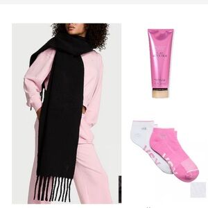 Victoria’s Secret Black Scarf Set